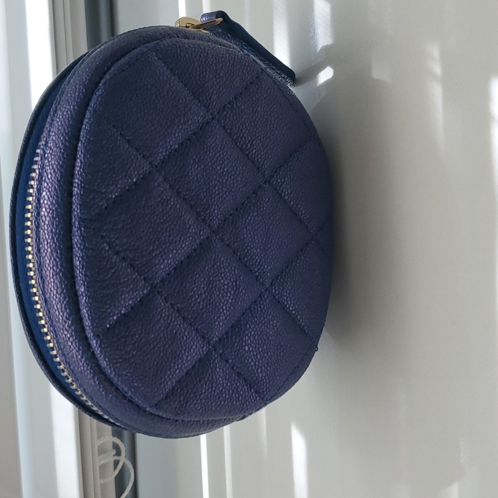 Chanel 19S Iridescent Blue Round Coin Pouch - Picture 5 of 11